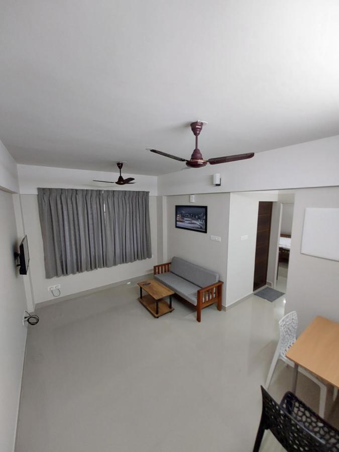Hotel Mannat Residence Thiruvananthapuram Екстер'єр фото