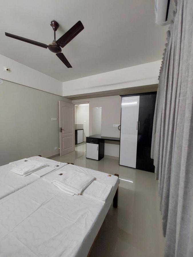 Hotel Mannat Residence Thiruvananthapuram Екстер'єр фото