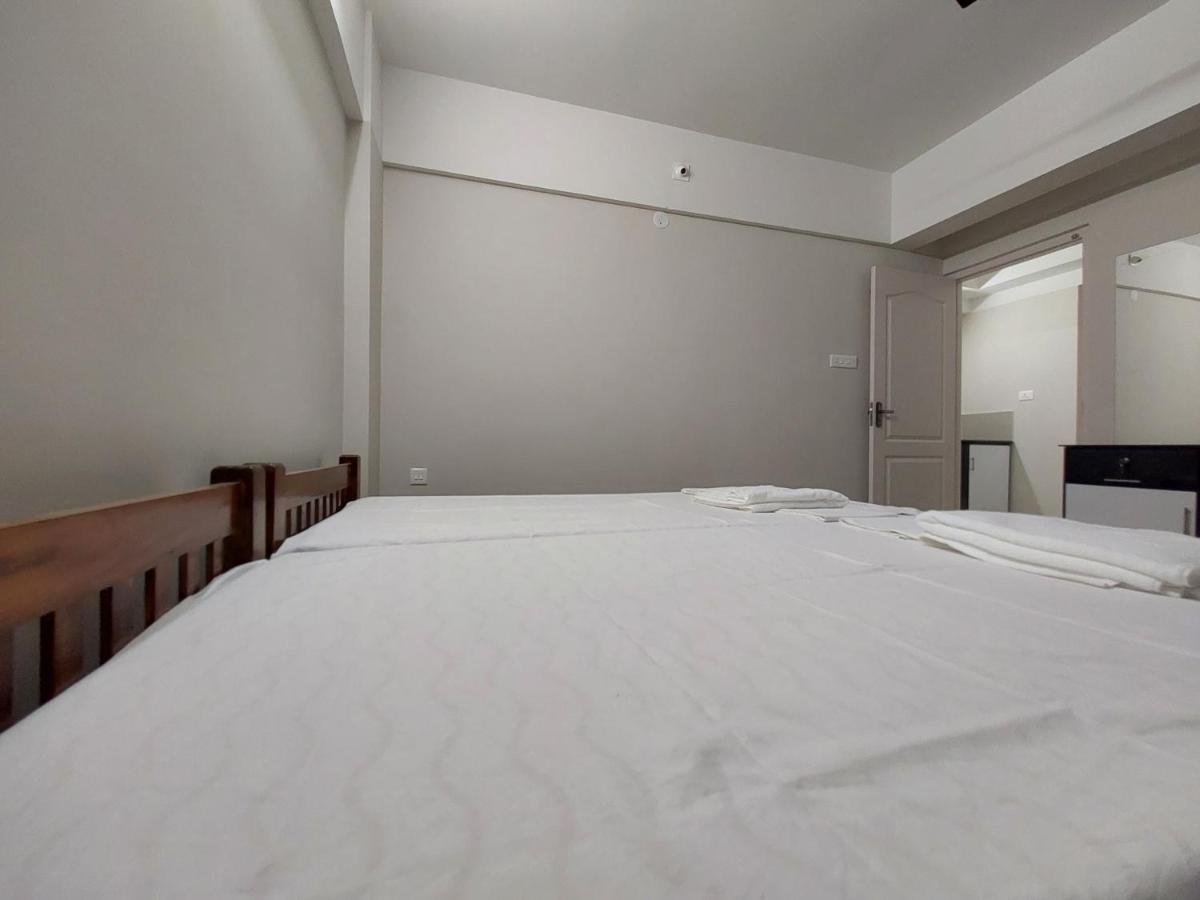 Hotel Mannat Residence Thiruvananthapuram Екстер'єр фото